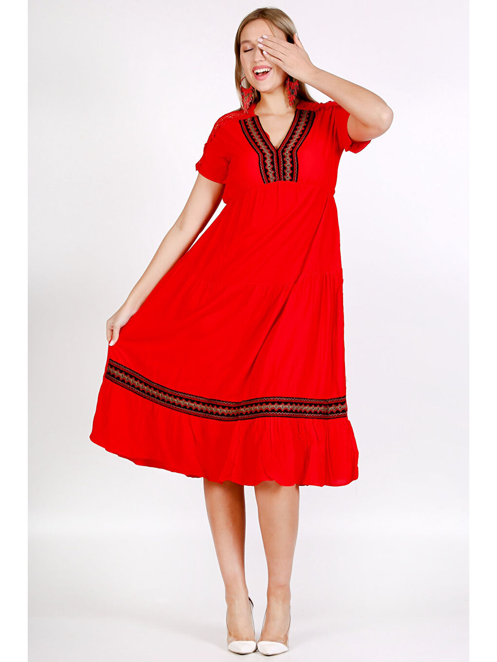 Kırmızı V Yaka Kısa Kol Brodeli Dokuma Elbise-3