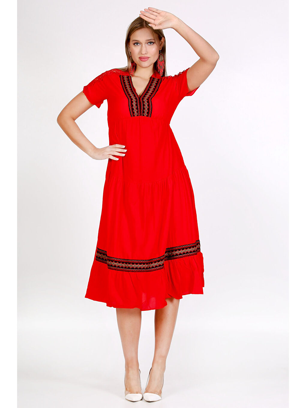 Kırmızı V Yaka Kısa Kol Brodeli Dokuma Elbise-4