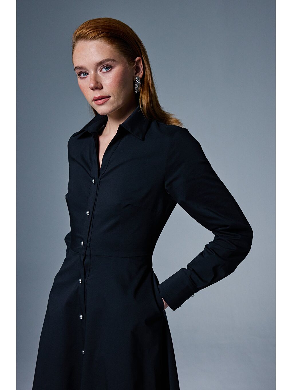 Uzun Düğme Detaylı Elbise - Siyah-4