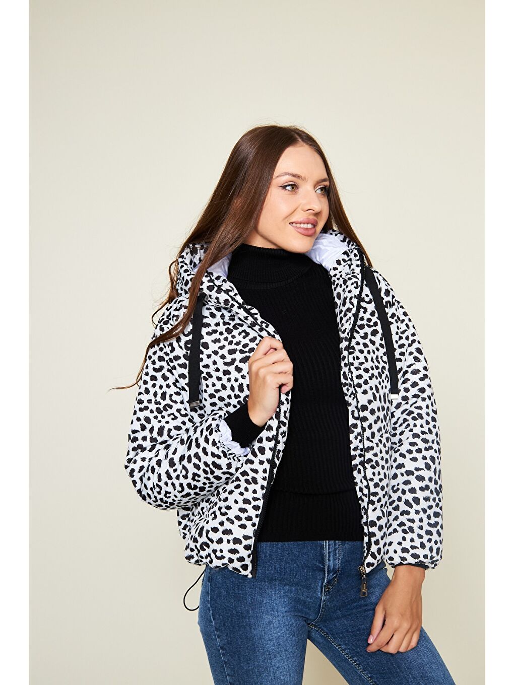 Kadın Kışlık Basic Kapüşonlu Desenli Beyaz Şişme Mont