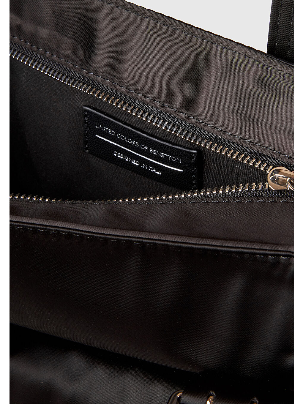 Kadın Siyah Metal Detaylı Cepli Askılı Omuz Çantası-3