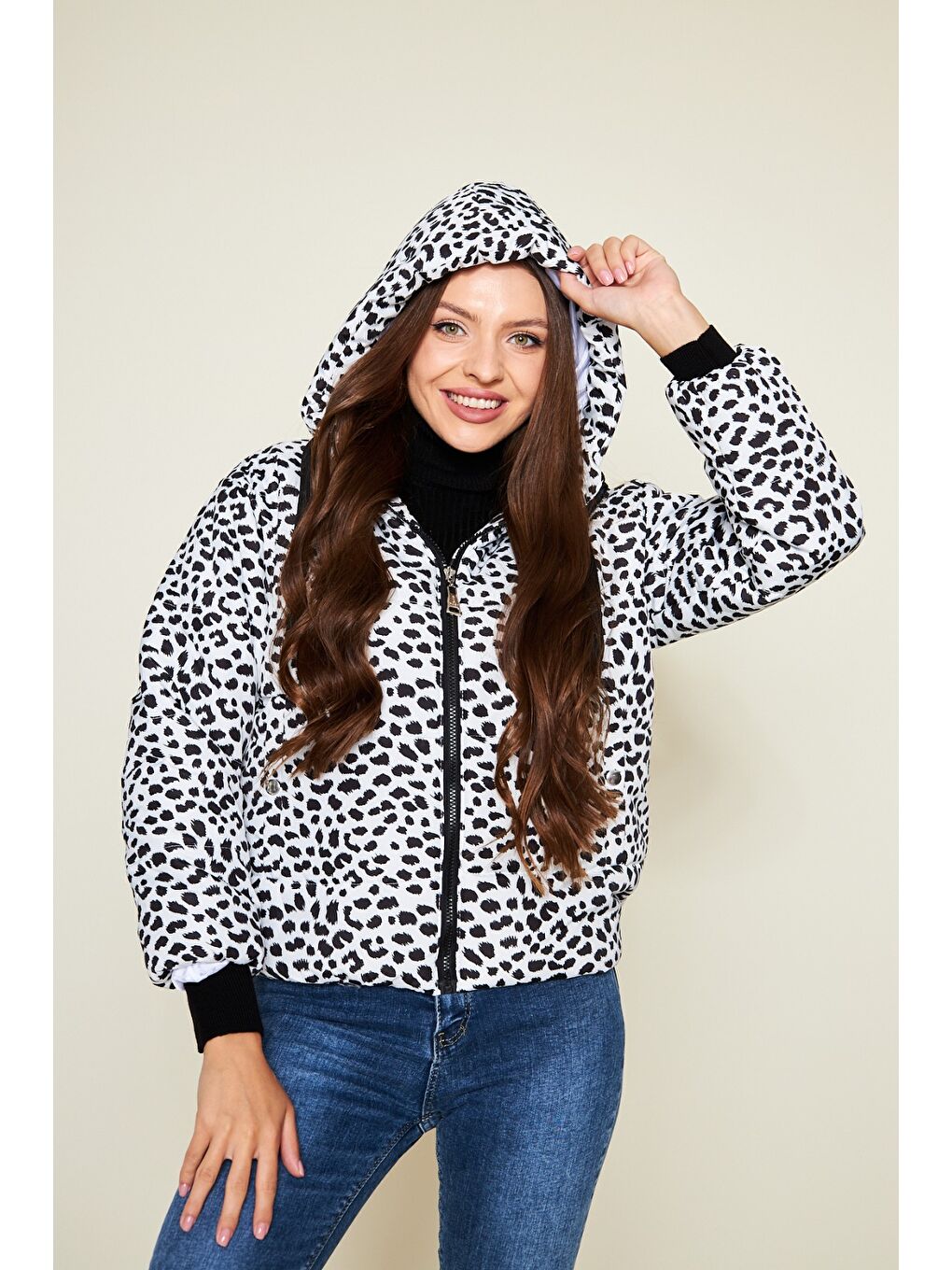 Kadın Kışlık Basic Kapüşonlu Desenli Beyaz Şişme Mont-1