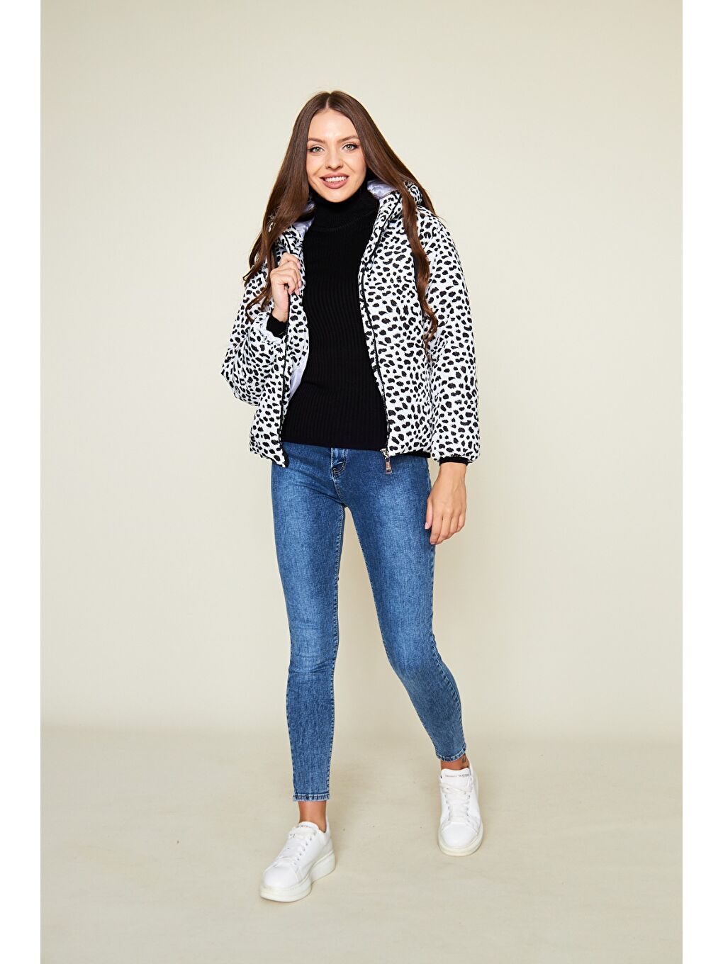 Kadın Kışlık Basic Kapüşonlu Desenli Beyaz Şişme Mont-4