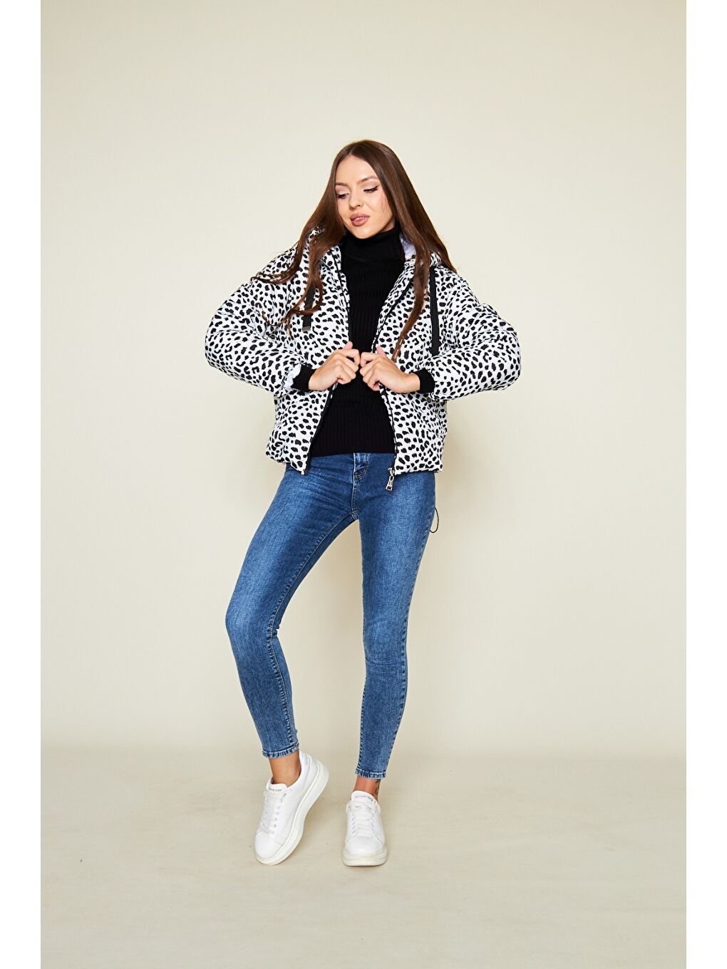 Kadın Kışlık Basic Kapüşonlu Desenli Beyaz Şişme Mont-5