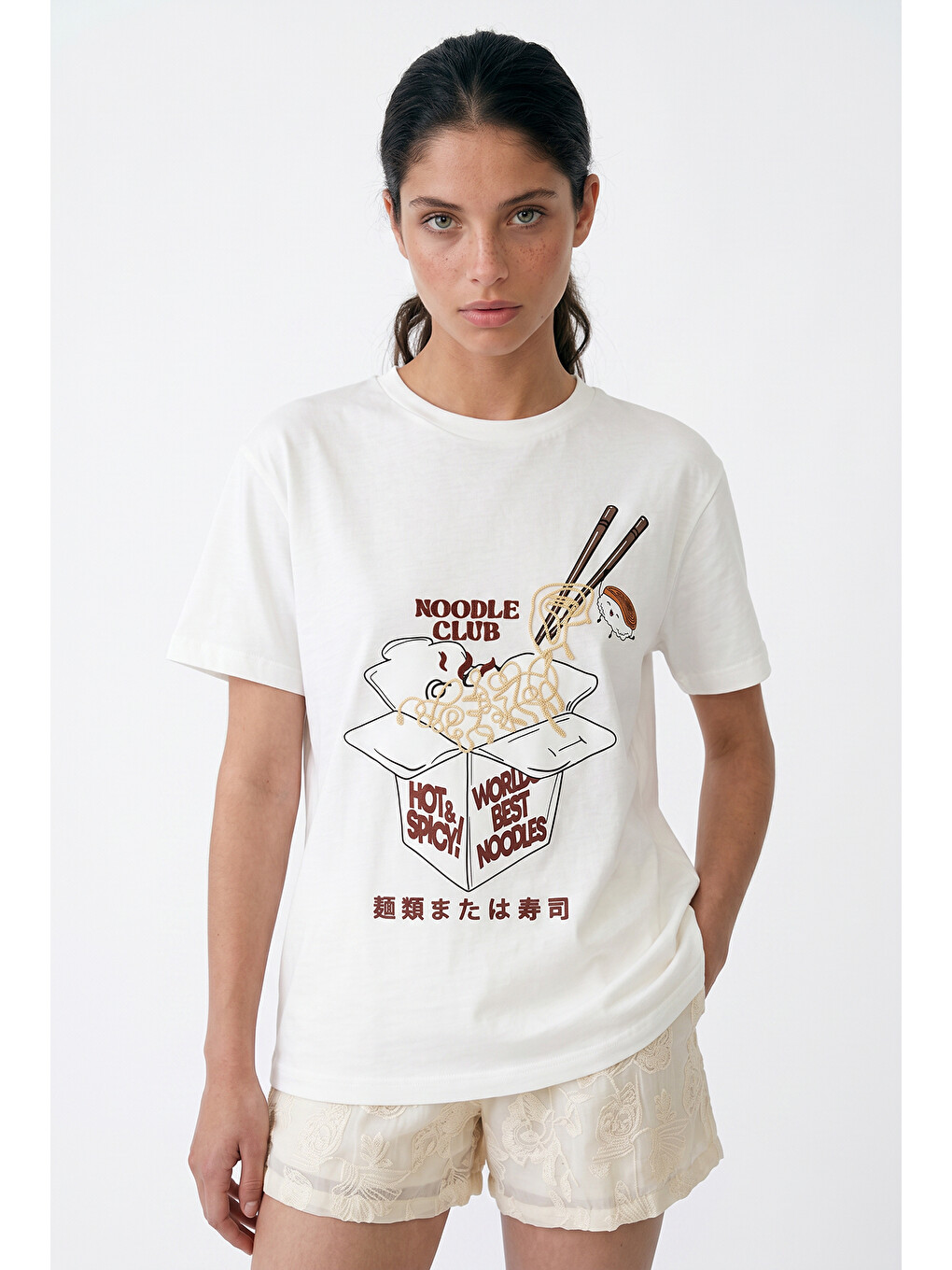 Noodle Nakışlı Baskılı Tişört Ekru