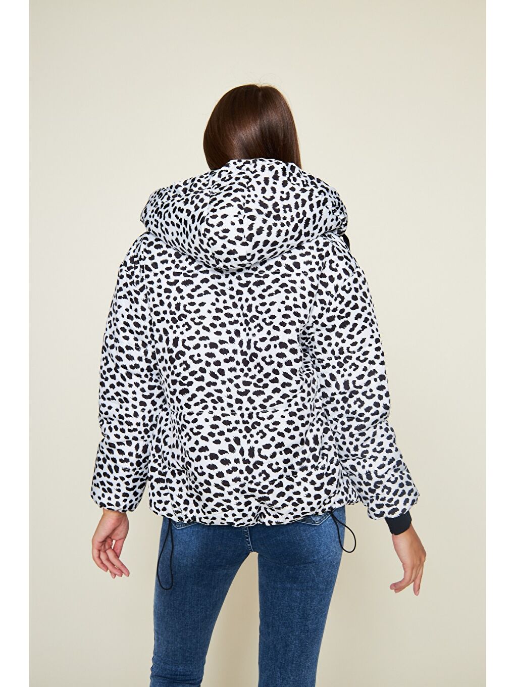 Kadın Kışlık Basic Kapüşonlu Desenli Beyaz Şişme Mont-6