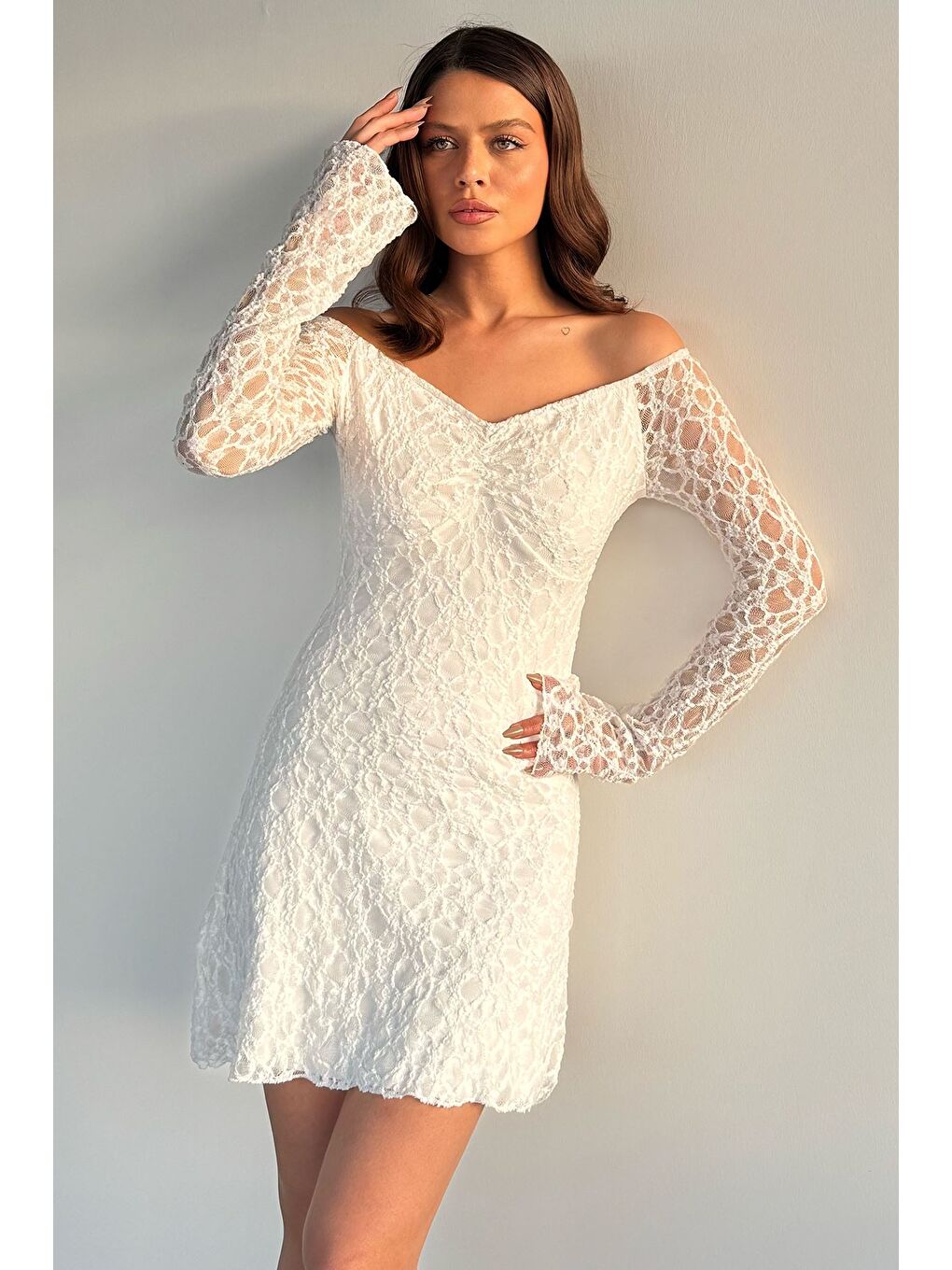 Ekru Kadın V Yaka Dantelli İç Astarlı İspanyol Kol Mini Elbise