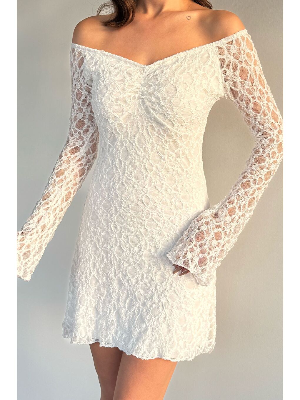 Ekru Kadın V Yaka Dantelli İç Astarlı İspanyol Kol Mini Elbise-1