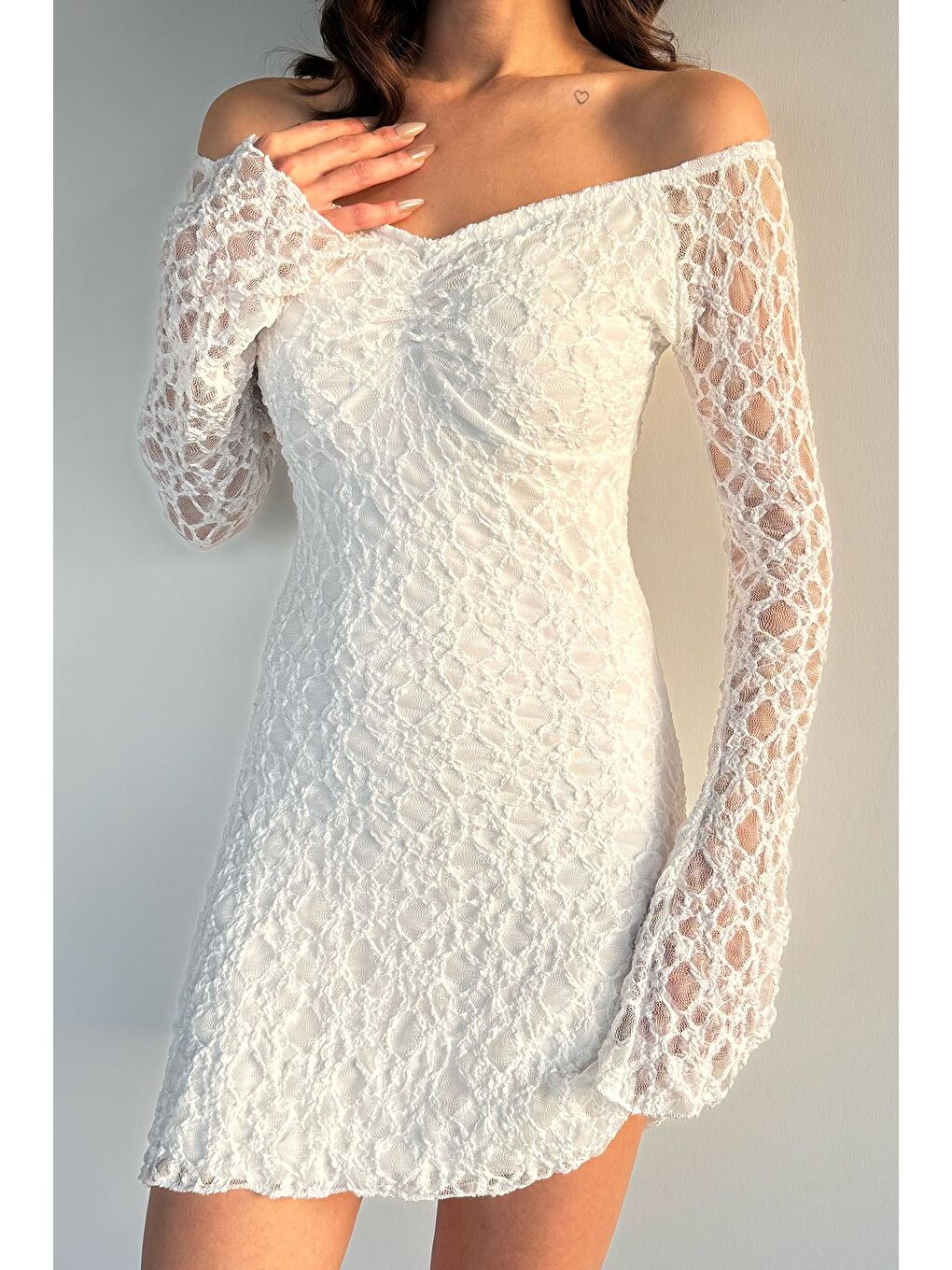 Ekru Kadın V Yaka Dantelli İç Astarlı İspanyol Kol Mini Elbise-3