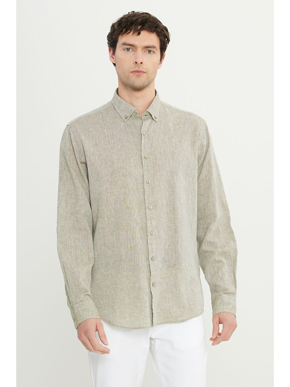 Erkek Haki Pamuklu Keten Comfort Fit Rahat Kesim Düğmeli Yaka Armürlü Gömlek-3