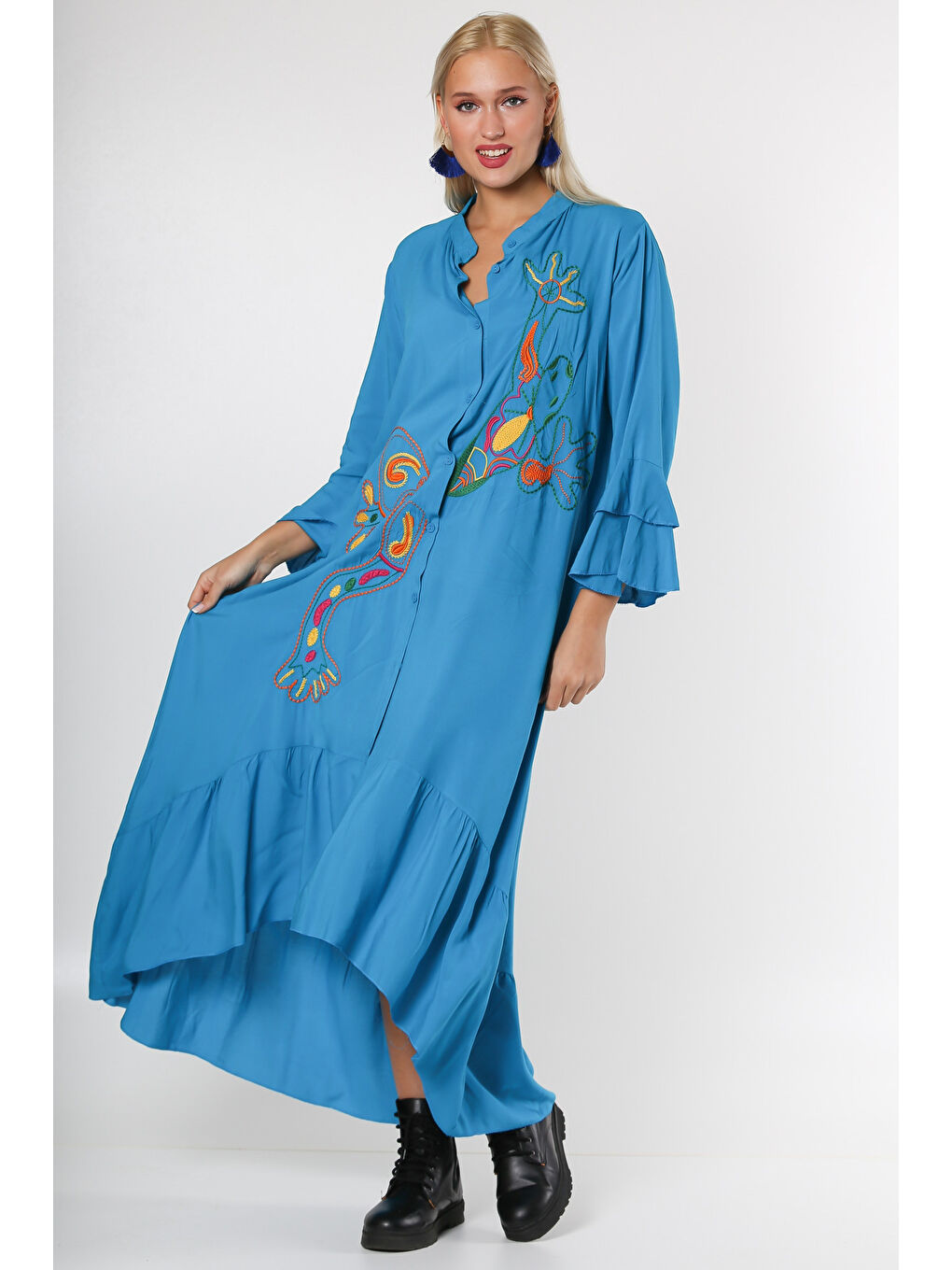 Mavi Dik Yaka Fırfırlı Kol Düğmeli Kol Ve Etek Ucu Fırfırlı Nakışlı Oversize Dokuma Elbise-2