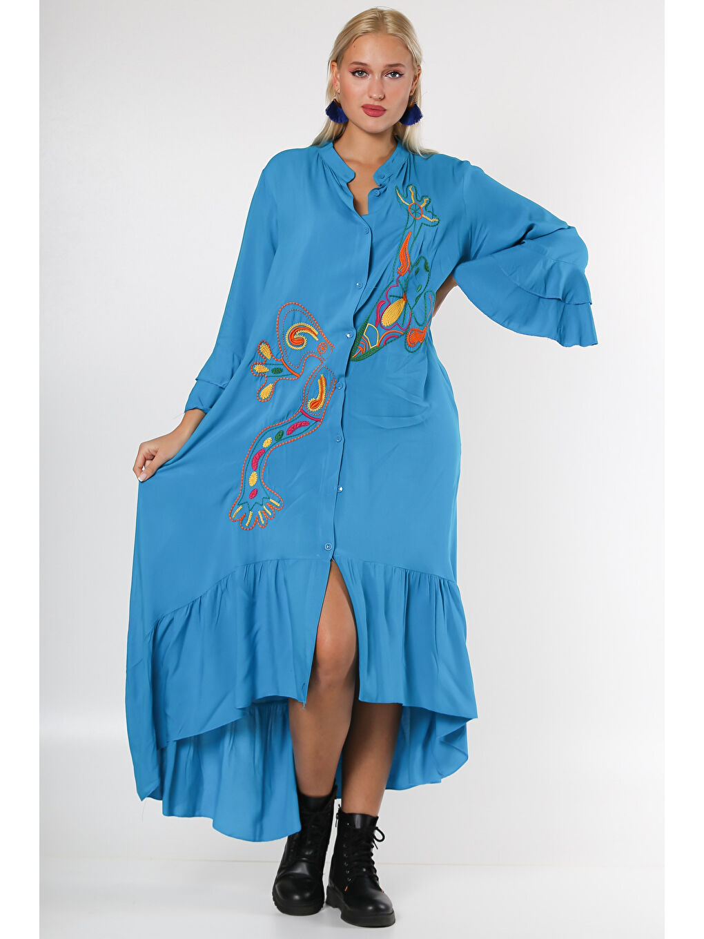 Mavi Dik Yaka Fırfırlı Kol Düğmeli Kol Ve Etek Ucu Fırfırlı Nakışlı Oversize Dokuma Elbise-3