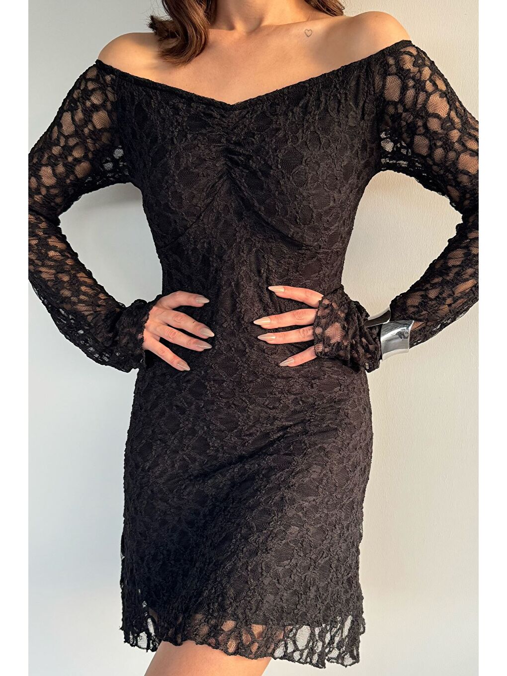 Siyah Kadın V Yaka Dantelli Astarlı İspanyol Kol Mini Elbise - S000482847-19351-1