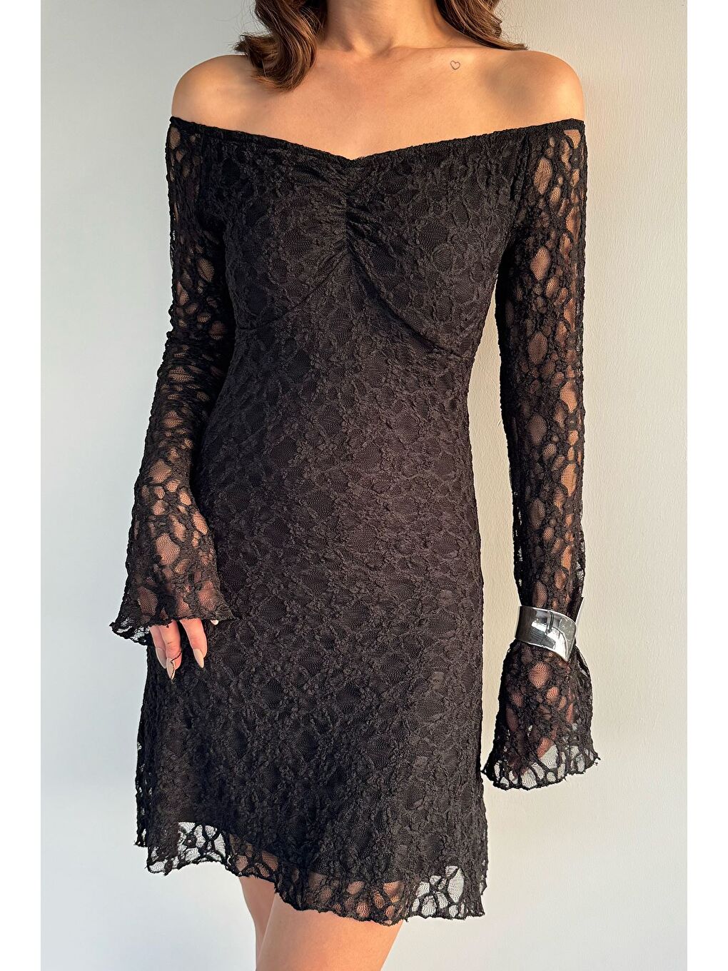 Siyah Kadın V Yaka Dantelli Astarlı İspanyol Kol Mini Elbise - S000482847-19351-2