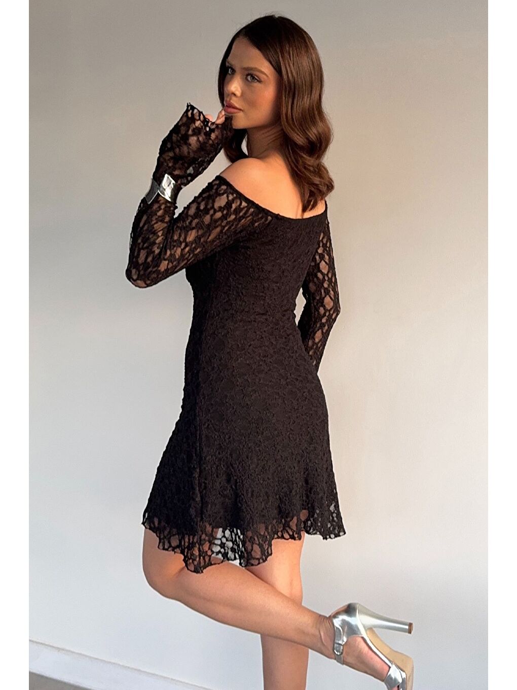 Siyah Kadın V Yaka Dantelli Astarlı İspanyol Kol Mini Elbise - S000482847-19351-3