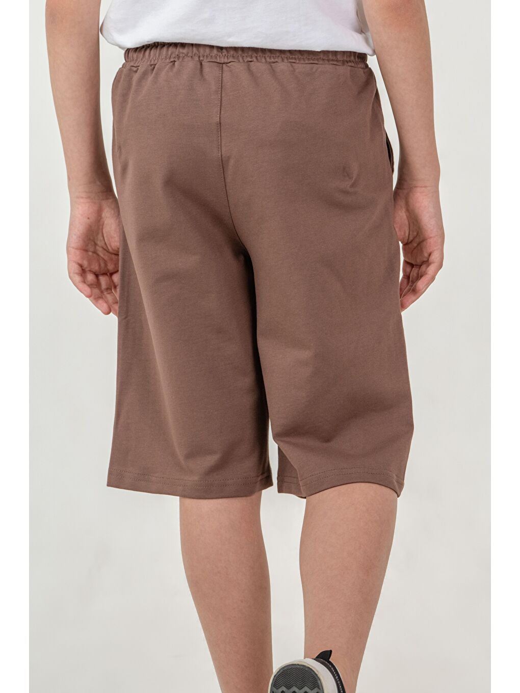 Kahverengi Yanlar Çift Şerit Biyeli Sol Cep Kapağı Baskılı Erkek Çocuk Şort-5