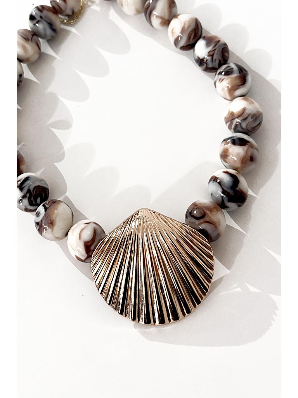 Bej İstridye Uçlu Büyük Boncuklu Kolye-1