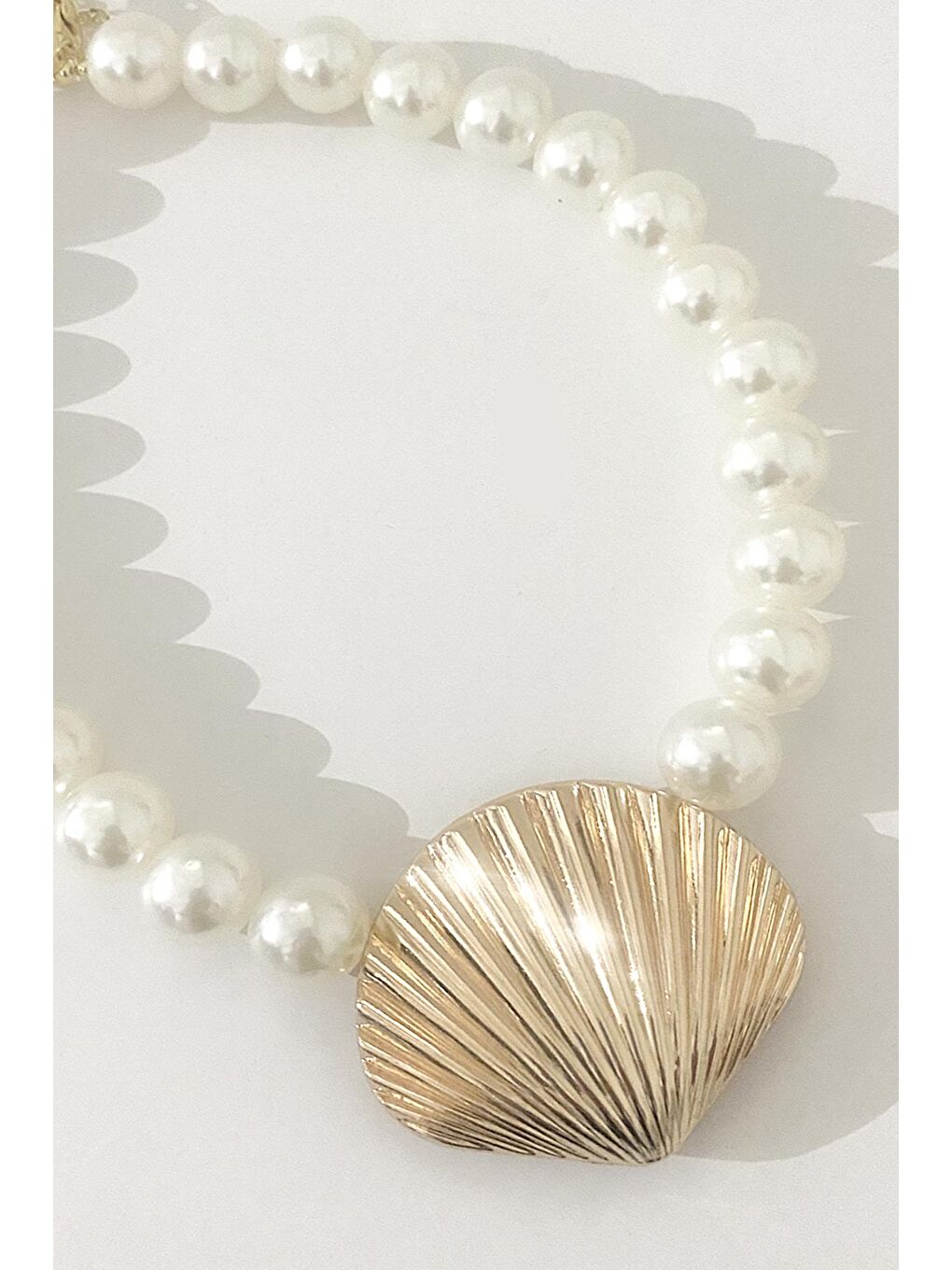 Beyaz İstridye Uçlu Büyük Boncuklu Kolye-1