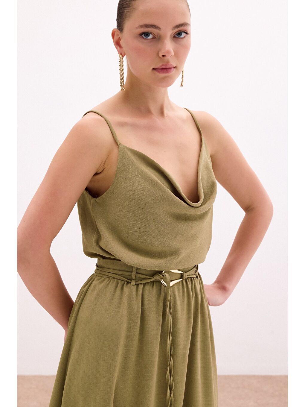 Degaje Yaka Dökümlü Bluz - Haki-3