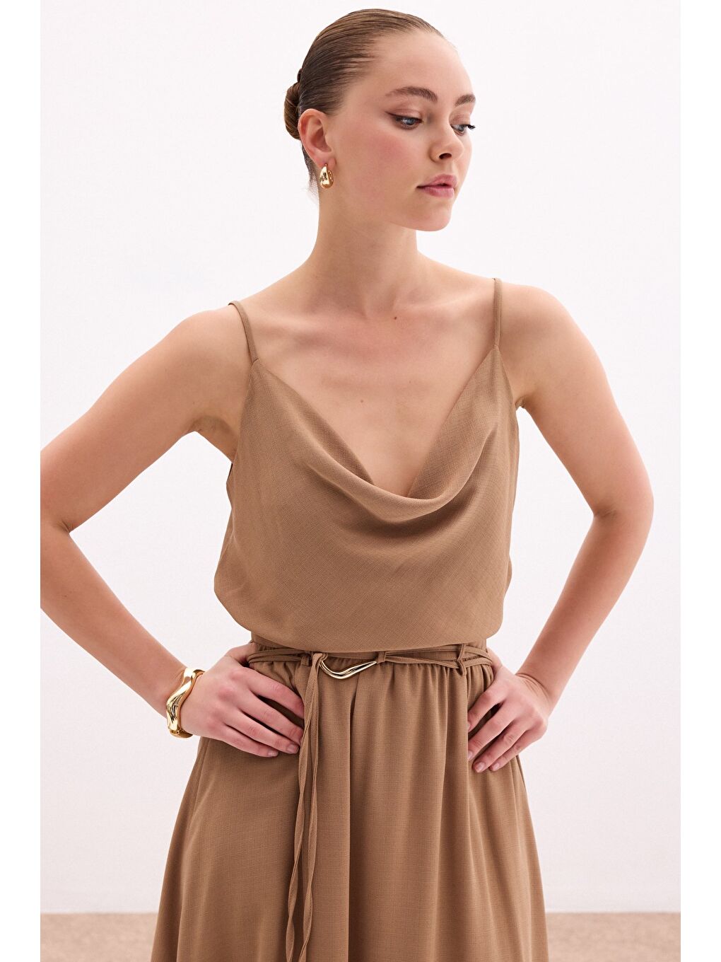 Bej Degaje Yaka Dökümlü Bluz - Vizon-1