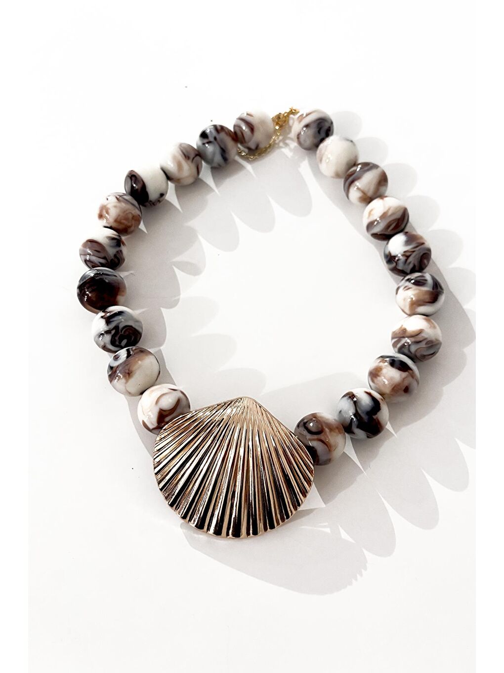 Bej İstridye Uçlu Büyük Boncuklu Kolye-2