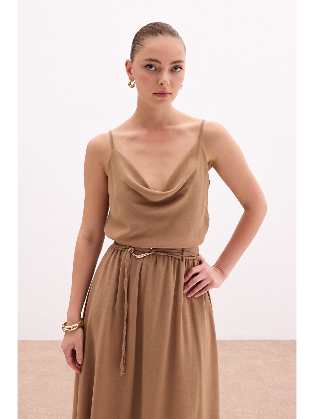 Bej Degaje Yaka Dökümlü Bluz - Vizon-2