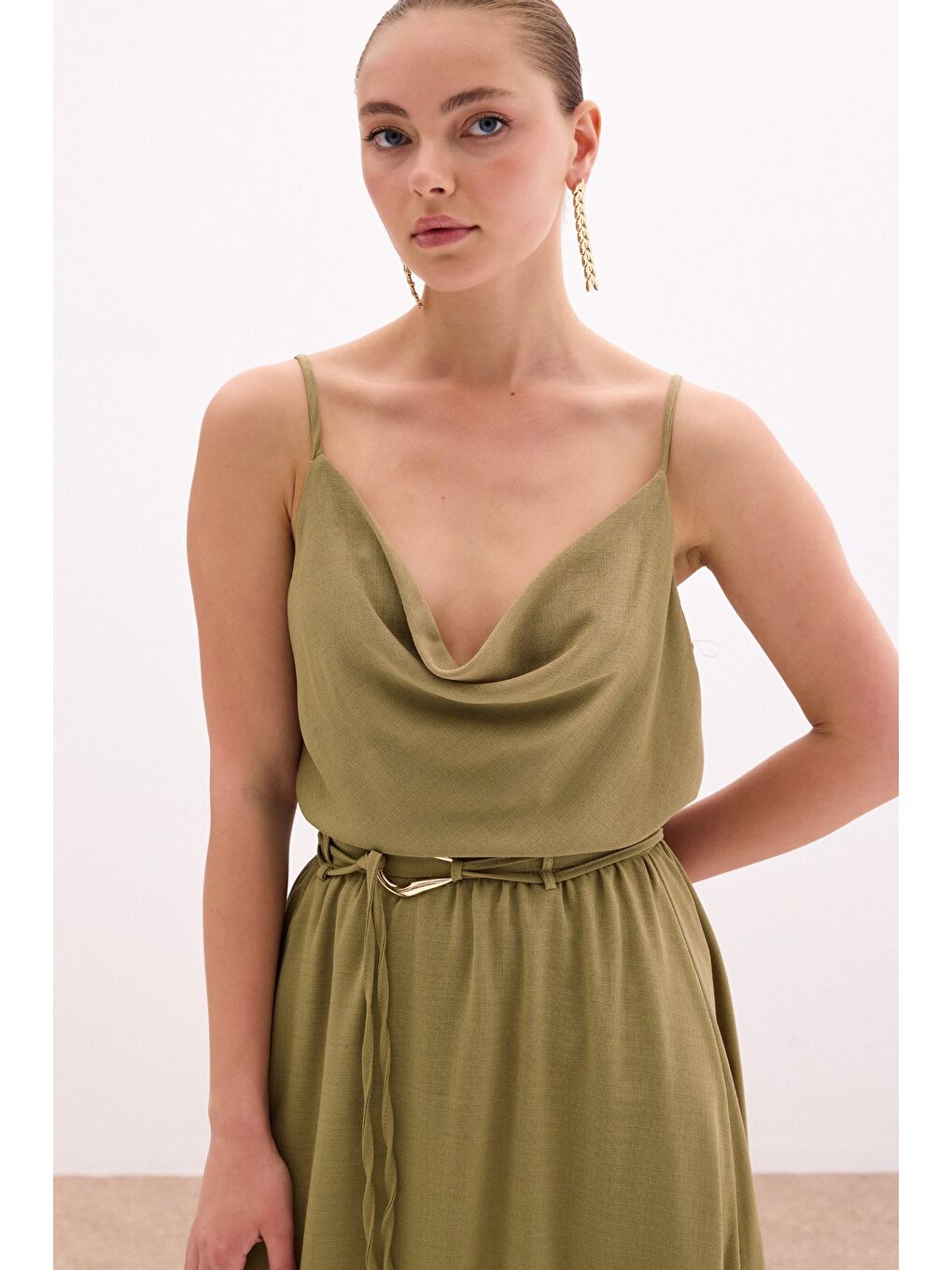 Degaje Yaka Dökümlü Bluz - Haki-4