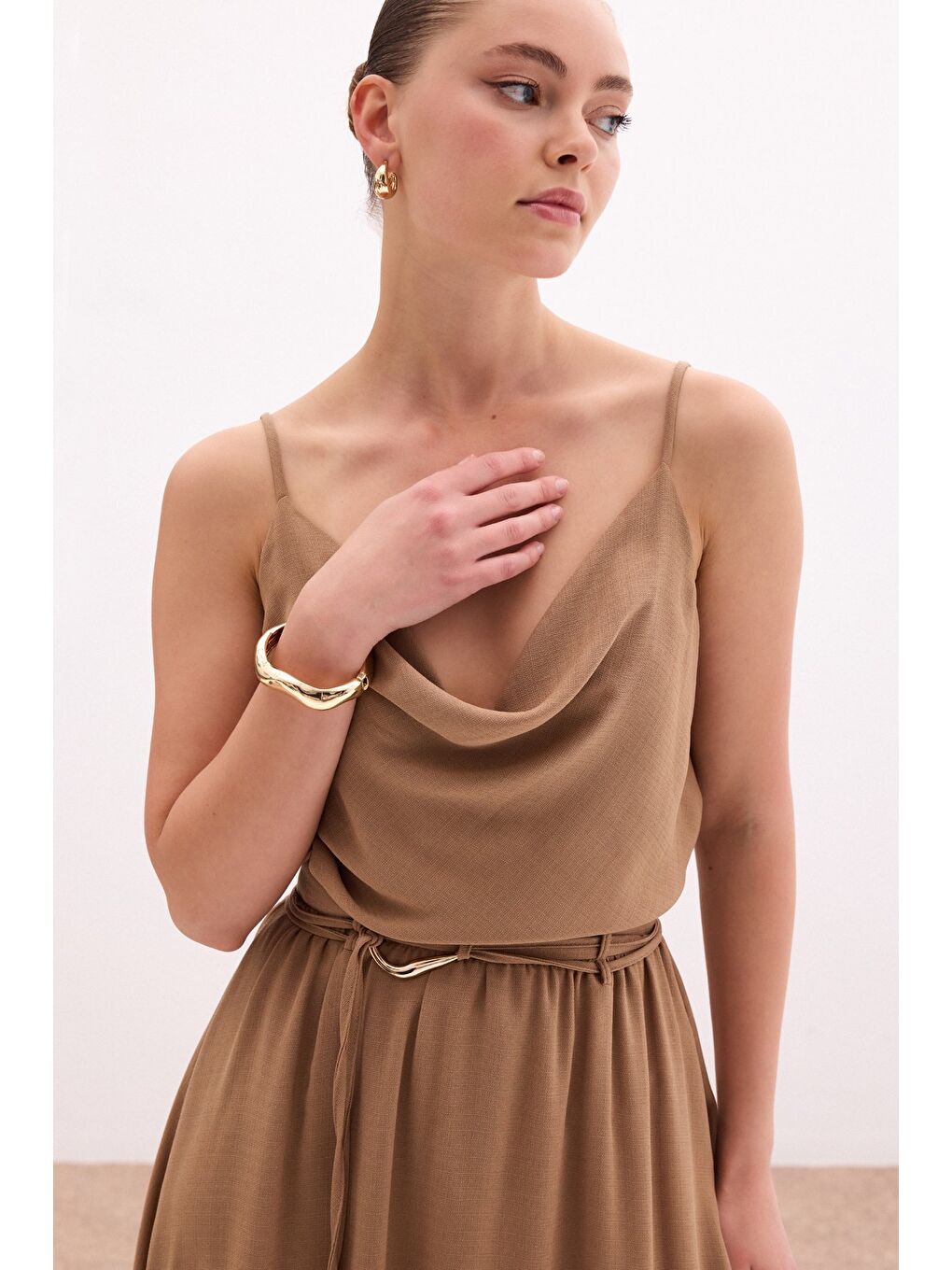 Bej Degaje Yaka Dökümlü Bluz - Vizon-4