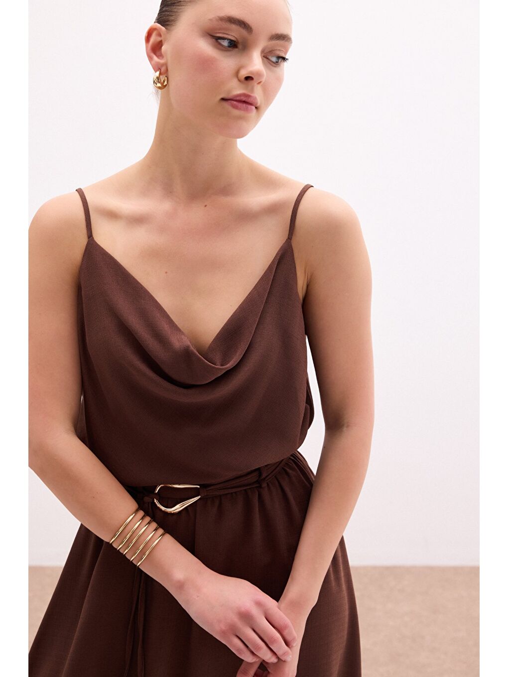 Kahverengi Degaje Yaka Dökümlü Bluz - Kahve-2