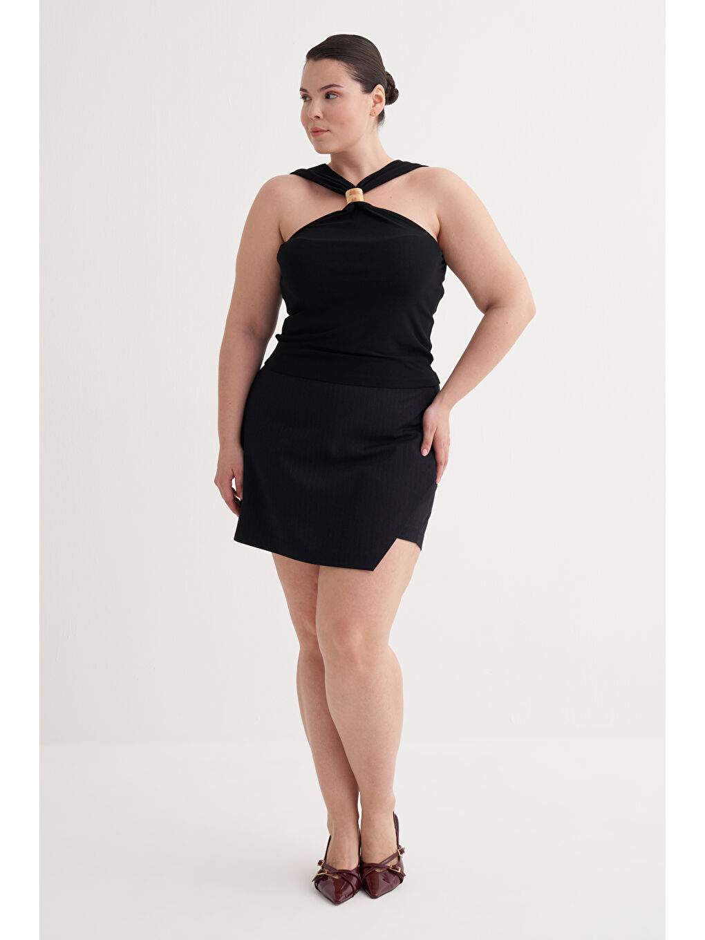 Siyah Metal Toka Detaylı Halter Top-1