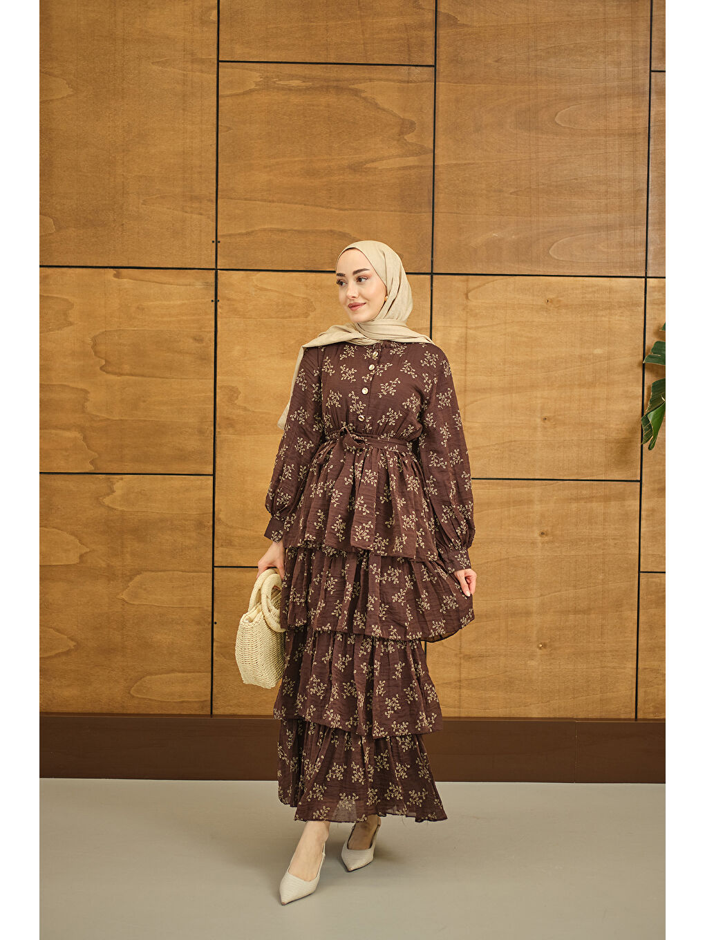 Kadın Beli Lastikli Gold Düğme Detaylı Volanlı Elbise Kahverengi