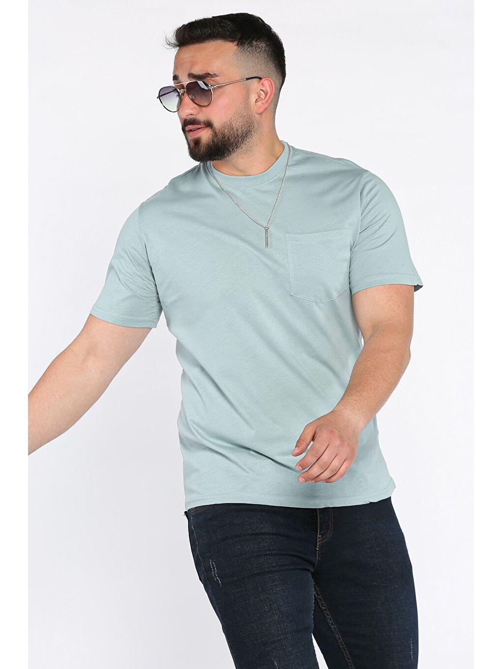 Yeşil Aksesuarlı Cepli Erkek Tişört-1