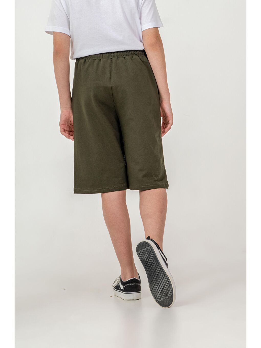 Haki Yanlar Çift Şerit Biyeli Sol Cep Kapağı Baskılı Erkek Çocuk Şort-4