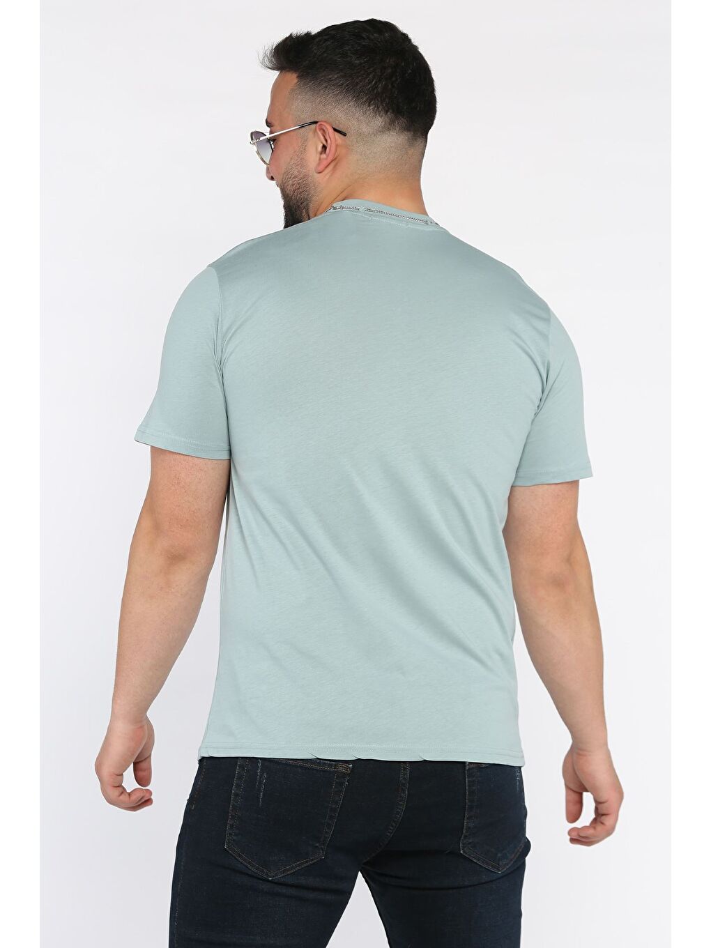 Yeşil Aksesuarlı Cepli Erkek Tişört-2