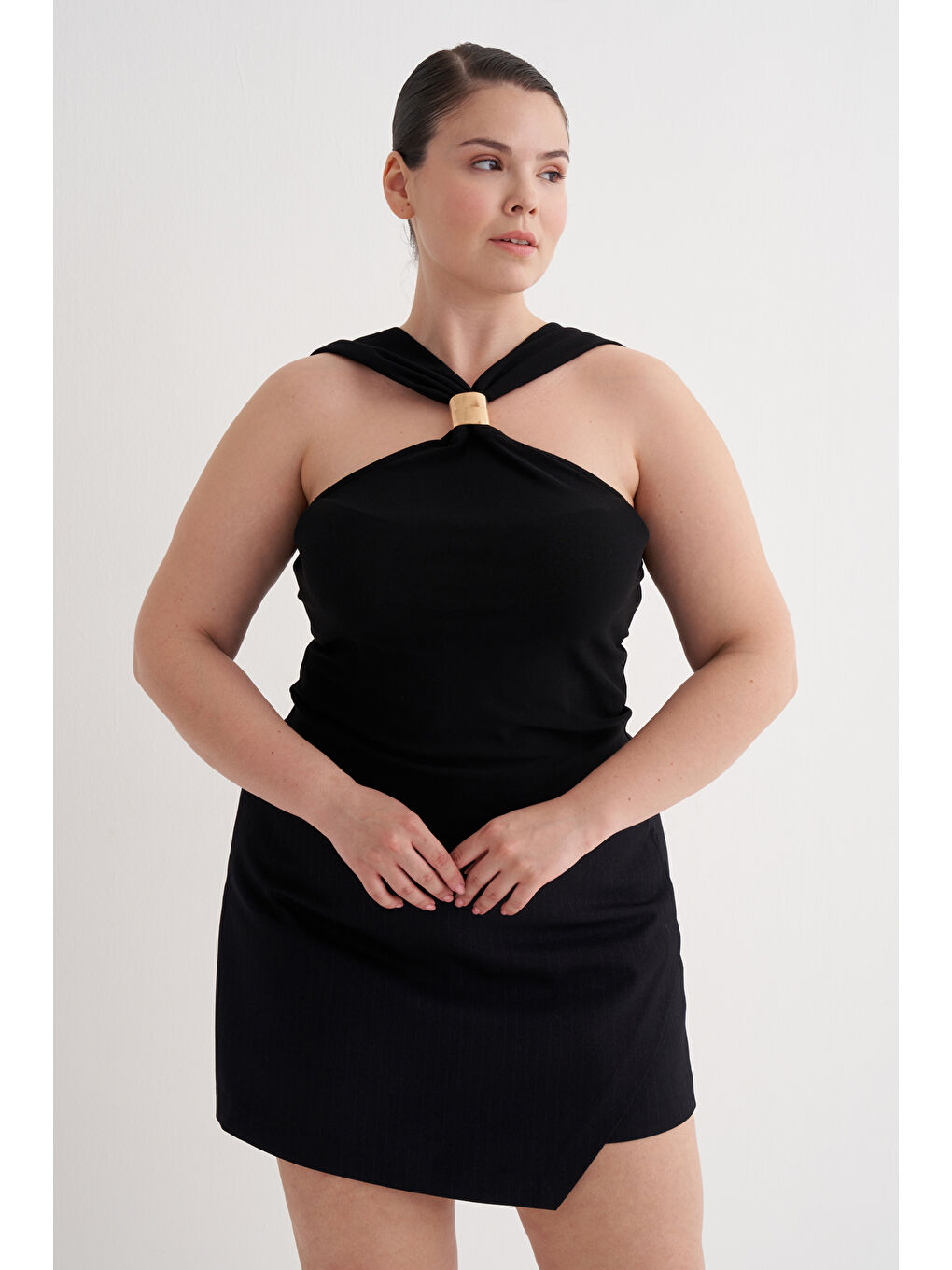 Siyah Metal Toka Detaylı Halter Top-4