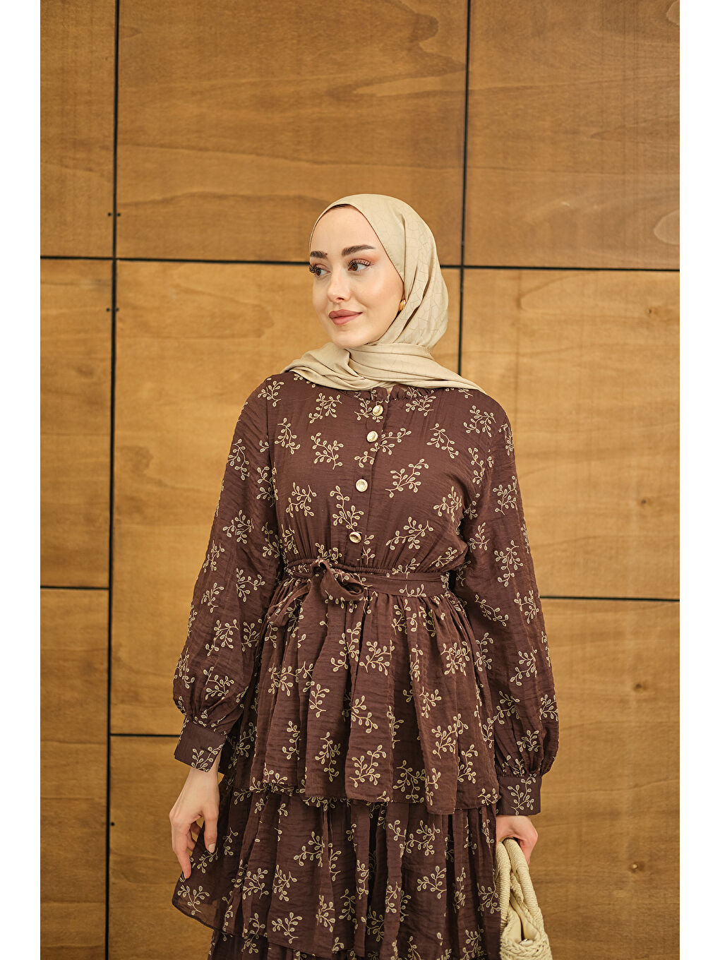 Kadın Beli Lastikli Gold Düğme Detaylı Volanlı Elbise Kahverengi-1