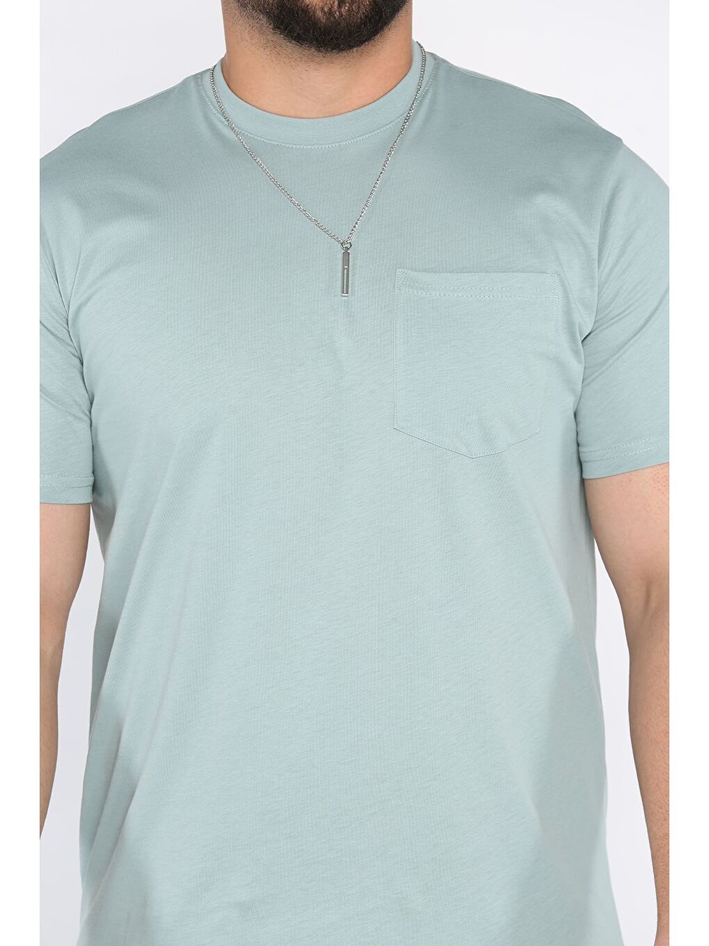Yeşil Aksesuarlı Cepli Erkek Tişört-3