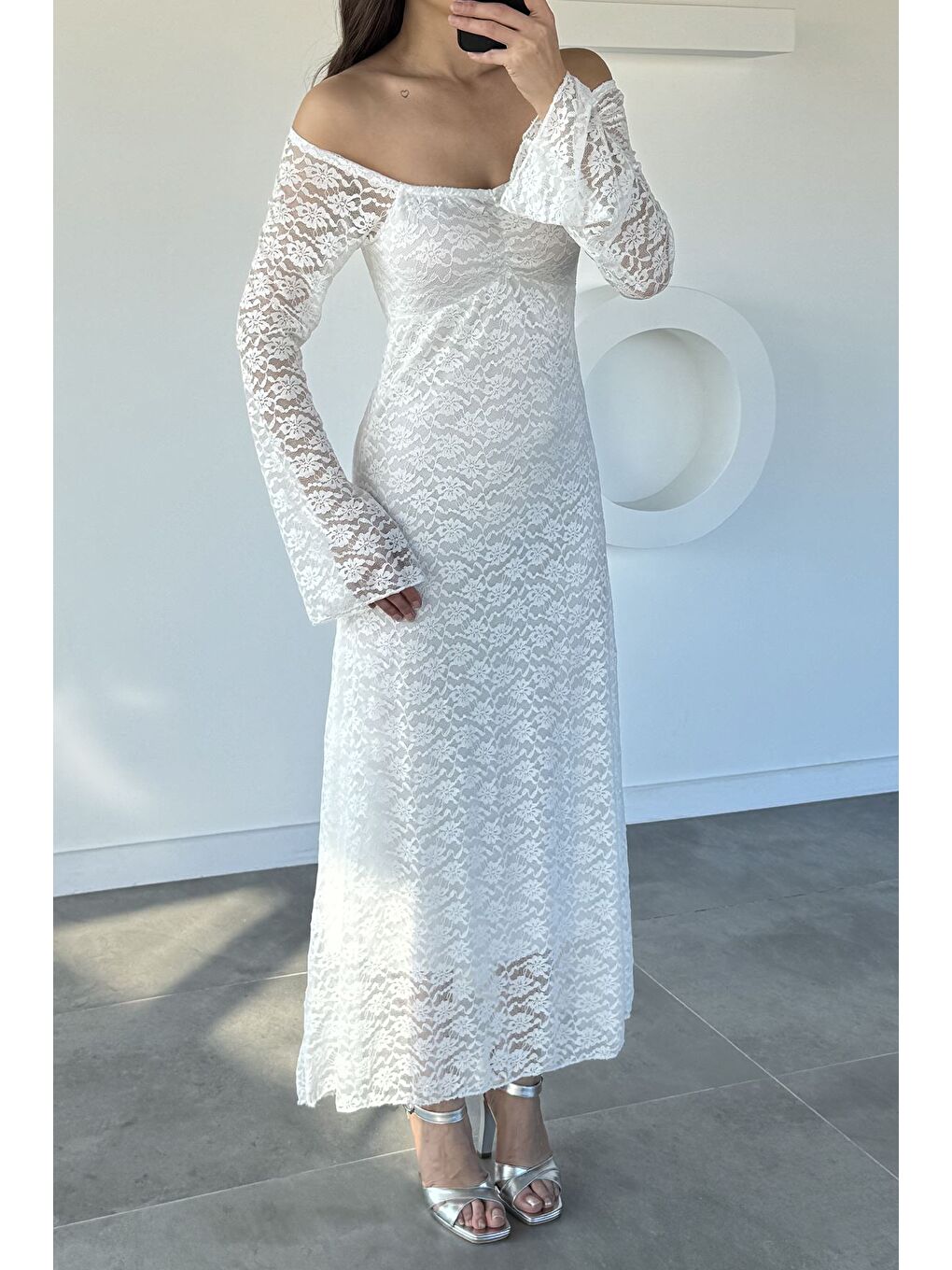 Beyaz Dantel Detaylı İspanyol Kol Uzun Elbise-1