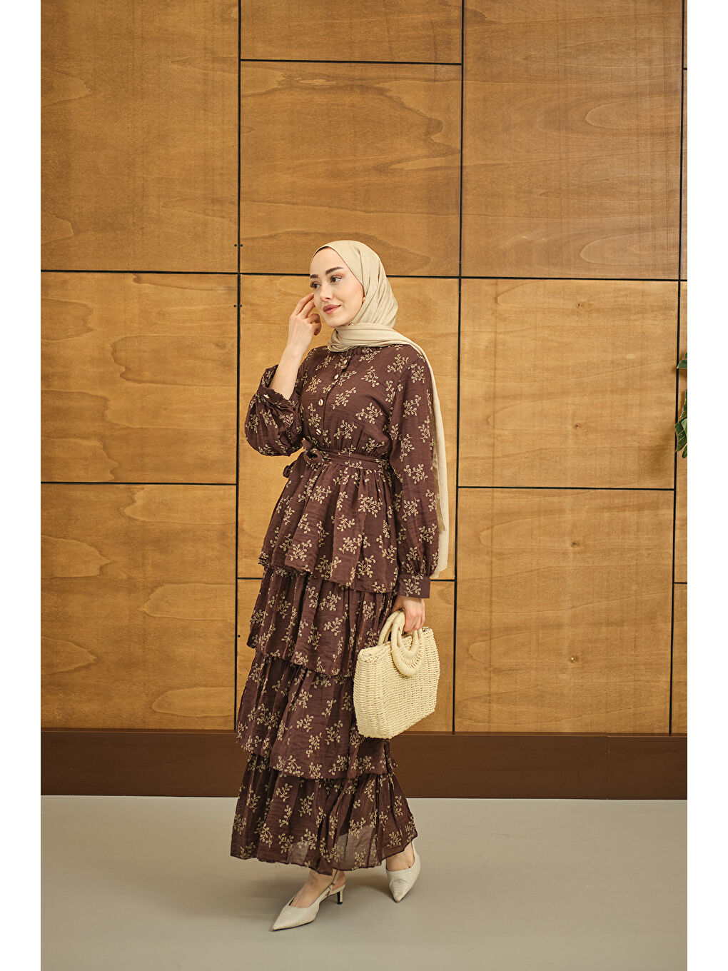 Kadın Beli Lastikli Gold Düğme Detaylı Volanlı Elbise Kahverengi-2