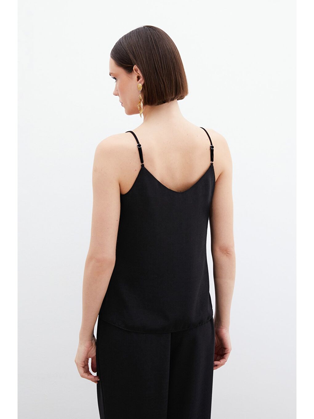 Degaje Yaka Dökümlü Bluz - Siyah-4