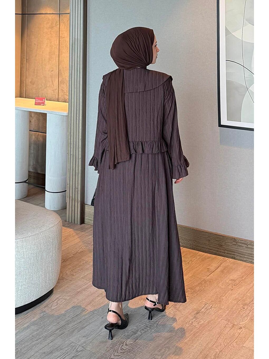 Geniş Yakalı Etekli Takım Kahverengi-3