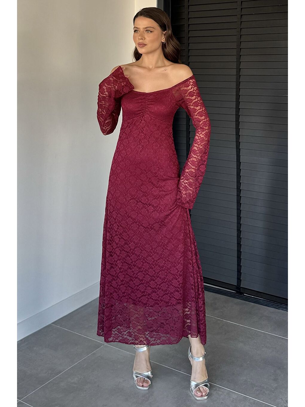 Bordo Dantel Detaylı İspanyol Kol Uzun Elbise