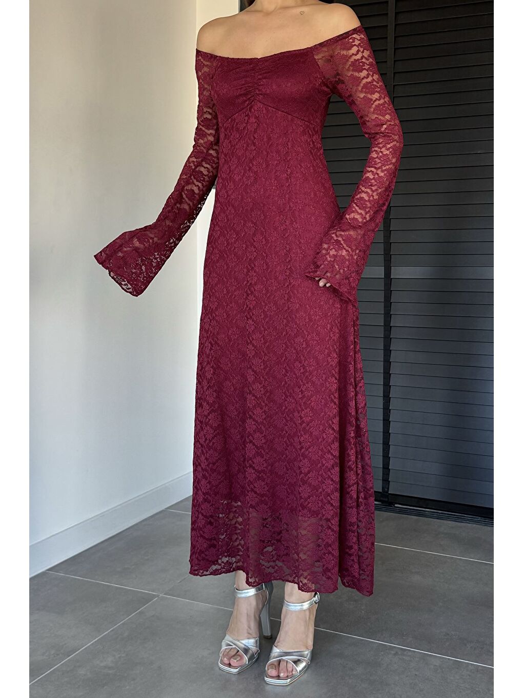 Bordo Dantel Detaylı İspanyol Kol Uzun Elbise-1