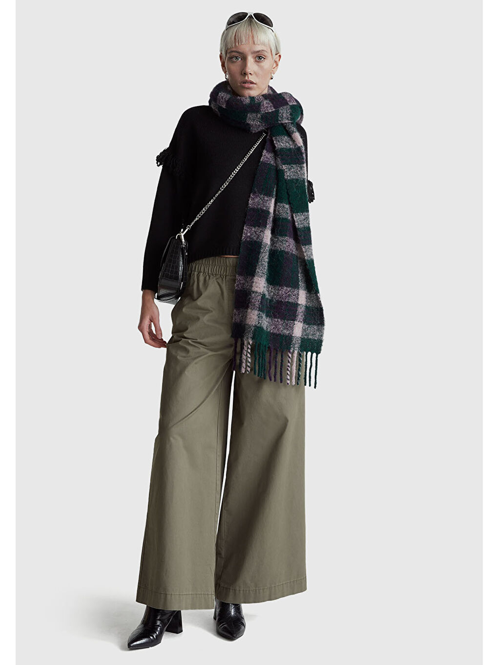 Kadın Siyah Yün ve Akrilik Karışımlı Ribana Detaylı Bisiklet Yaka Kazak-4