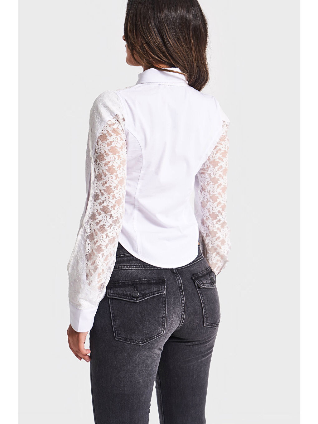 Kadın Beyaz Renk Dantel ve Kravat Detaylı Özel Tasarım Gömlek-3