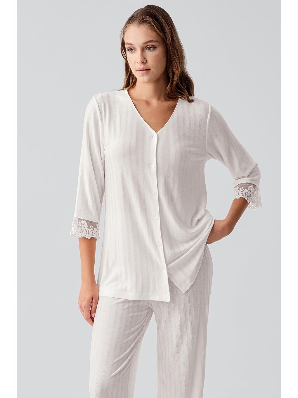 Ekru Truvakar Kollu Dantelli Düğmeli Esnek Viskoz Pijama Takım 19207-3