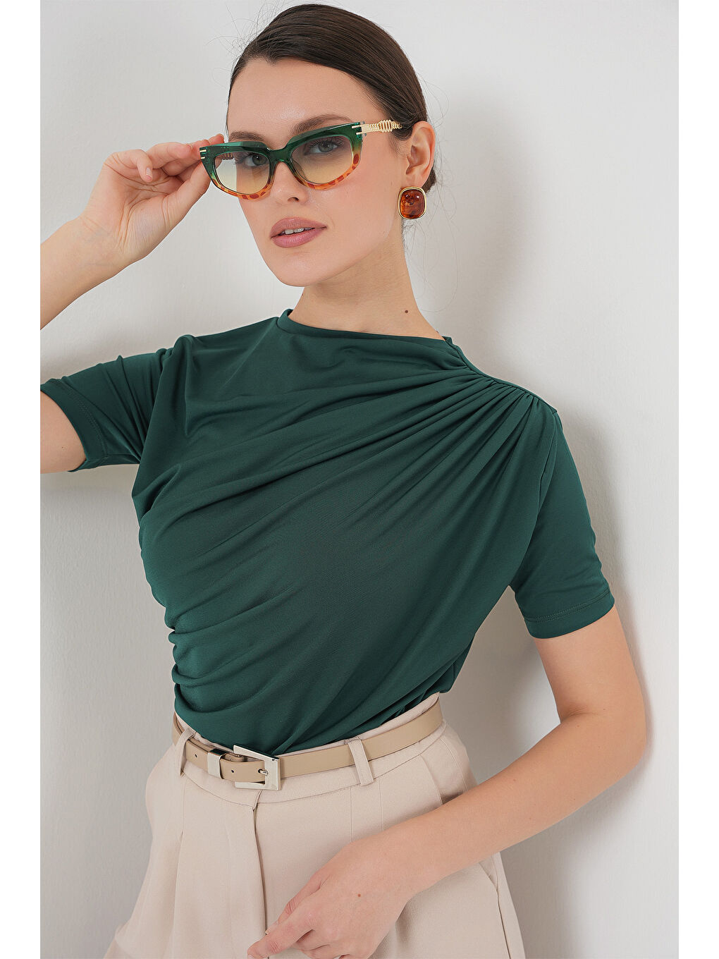 Büzgü Detaylı Kısa Kol Sandy Bluz 945 - Zümrüt Yeşili
