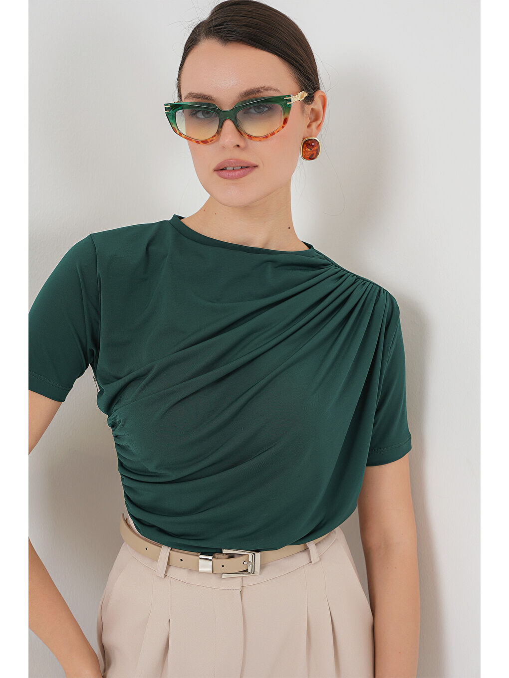 Büzgü Detaylı Kısa Kol Sandy Bluz 945 - Zümrüt Yeşili-2