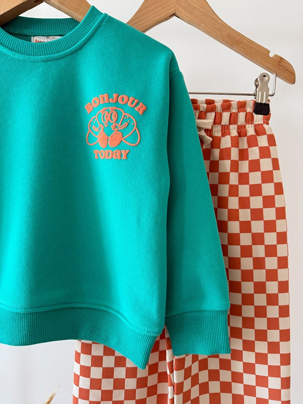 Karışık Çocuk Bonjour Baskılı Turkuaz Sweatshirt Ve Turuncu Dama Eşofman Takımı-2