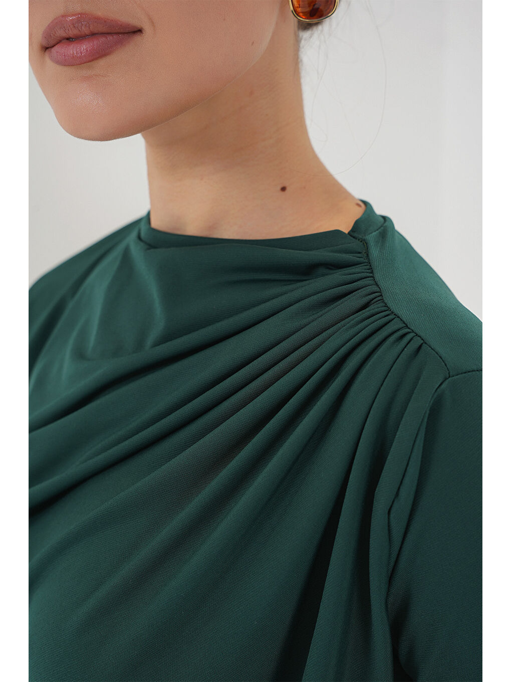 Büzgü Detaylı Kısa Kol Sandy Bluz 945 - Zümrüt Yeşili-3